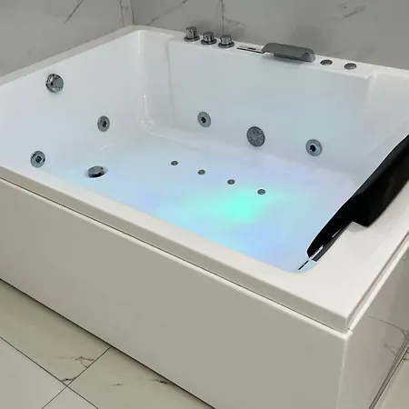 Villa Flora 3*