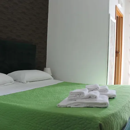 Ξενοδοχείο με διαμερίσματα Villa Flora 3*