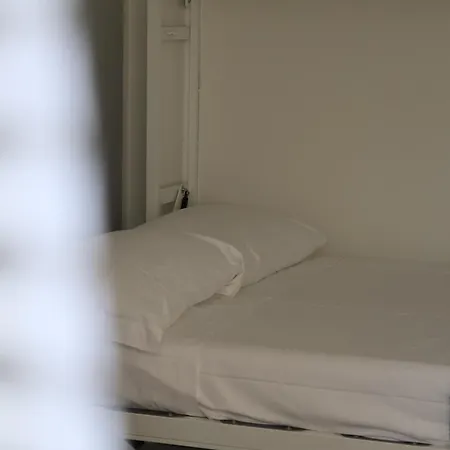 Flora Aparthotel 3*