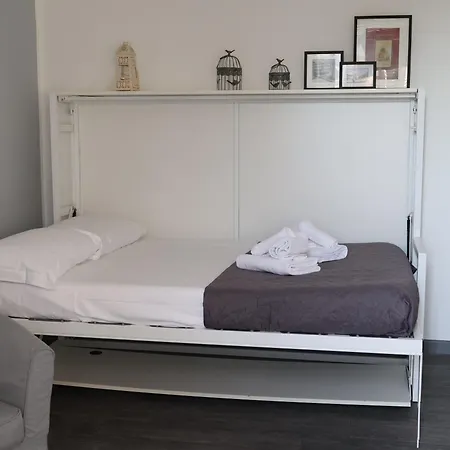 Flora Aparthotel 3*